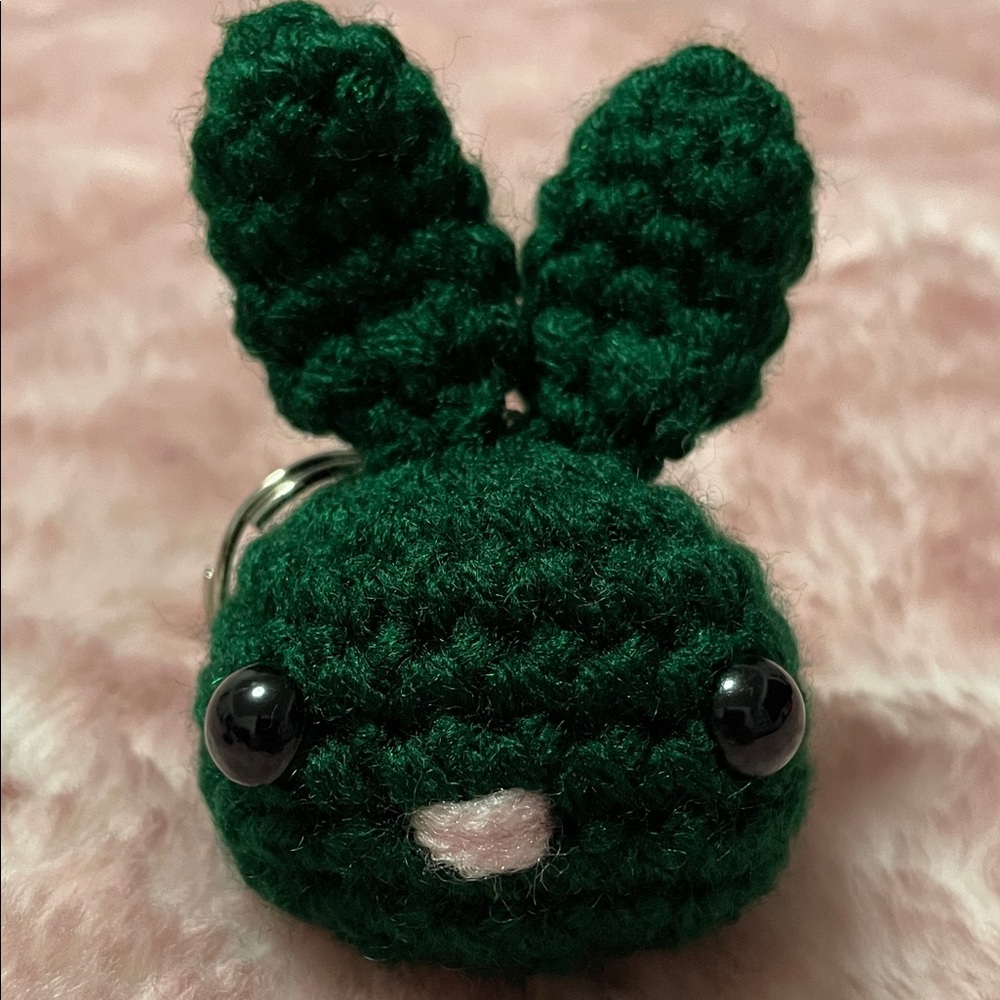 CROCHET MINI MOCHIBUN KEYCHAIN- HUNTER GREEN
